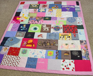 This baby memory quilt is a great way to preserve the clothes from your baby's first year or two (or more!) Check out jellybeanquilts.com for more! #babymemoryquilt
