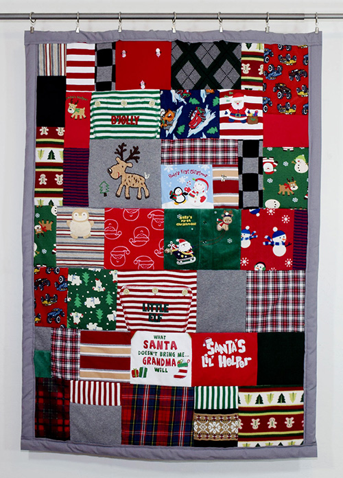 Save your Christmas PJs for a Christmas Pajama Quilt from JellyBeanQuilts.com! So cute! #christmasquilt #pajamaquilt #christmaspajamaquilt #christmaspjquilt #hannaandersson